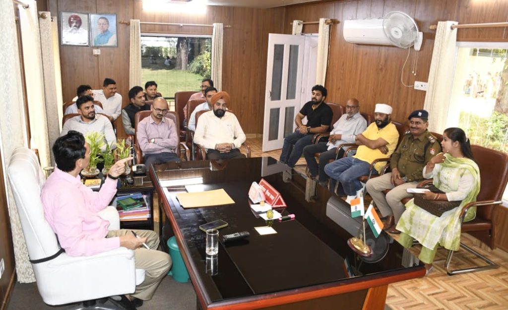 Nainital: जनता मिलन कार्यक्रम में कई समस्याओं का हुआ तत्काल निदान, आयुक्त ने दिए ये आदेश