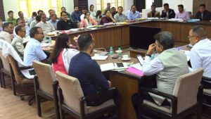 Nainital Administration News: डीएम ललित मोहन रयाल ने समीक्षा बैठक में अफसरों को दी ये सख्त हिदायत