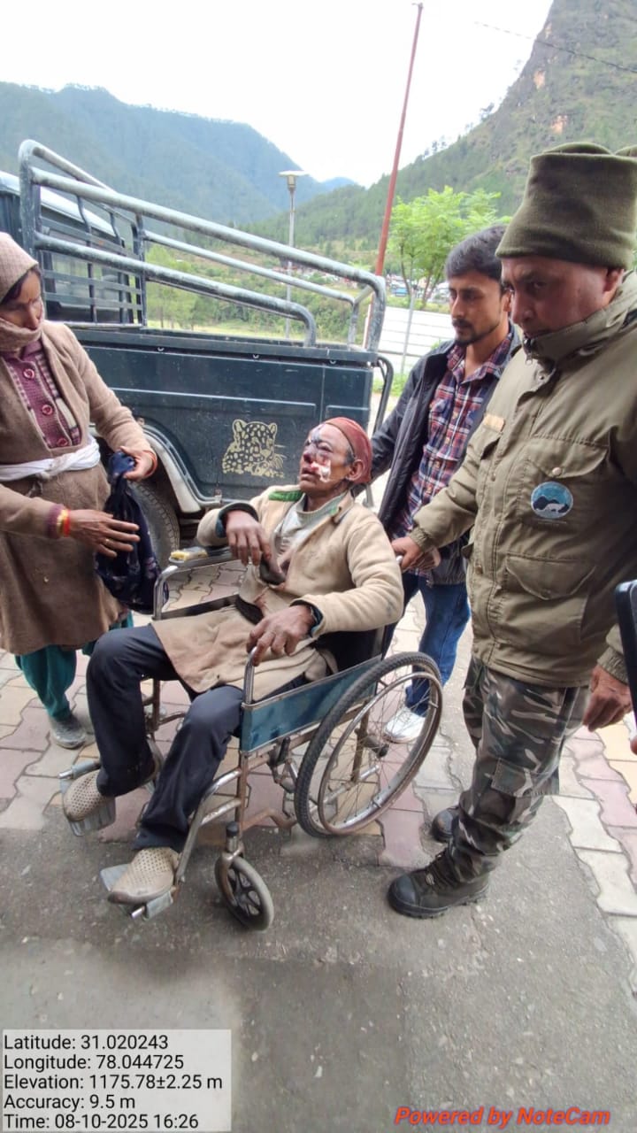 Uttarakhand News: गंगाड गांव के ग्रामीण पर भालू का हमला।