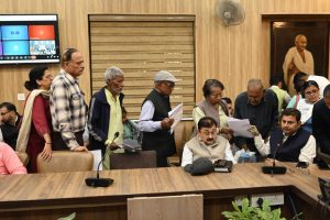 Uttarakhand News: जनता दरबार में एडीएम ने मामूली विवाद से