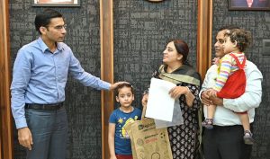 Uttarakhand News: डीएम की सख्ती के बाद लाइन पर आया