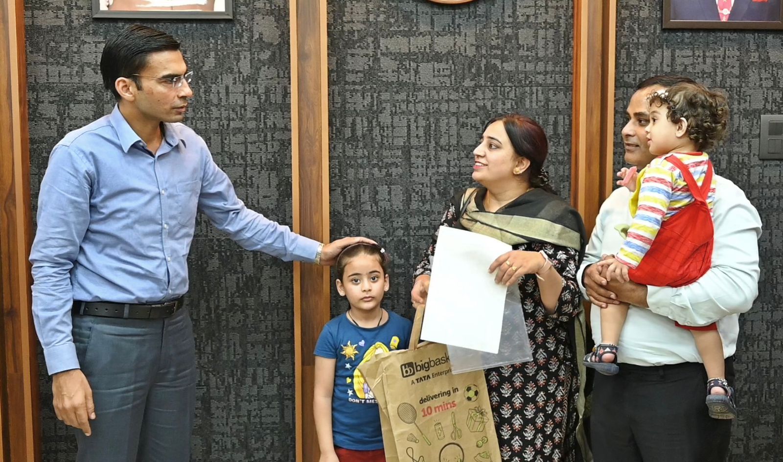 Uttarakhand News: डीएम की सख्ती के बाद लाइन पर आया