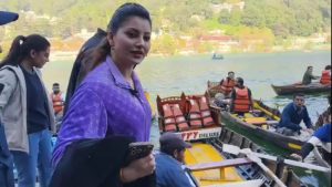 Uttarakhand News: नैनीताल पहुंची उर्वशी को देख लगा लोगो का