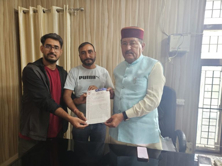 Uttarakhand News: रुद्रप्रयाग विधायक से मिला नर्सिंग महासंघ। वर्षवार भर्ती