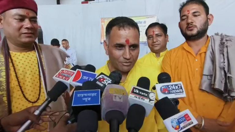 Video: देहरादून में ज्ञान और परंपरा का संगम, मंच पर