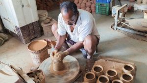 Video: देहरादून में दिवाली की रौनक, कुम्हार समाज ने बनाया