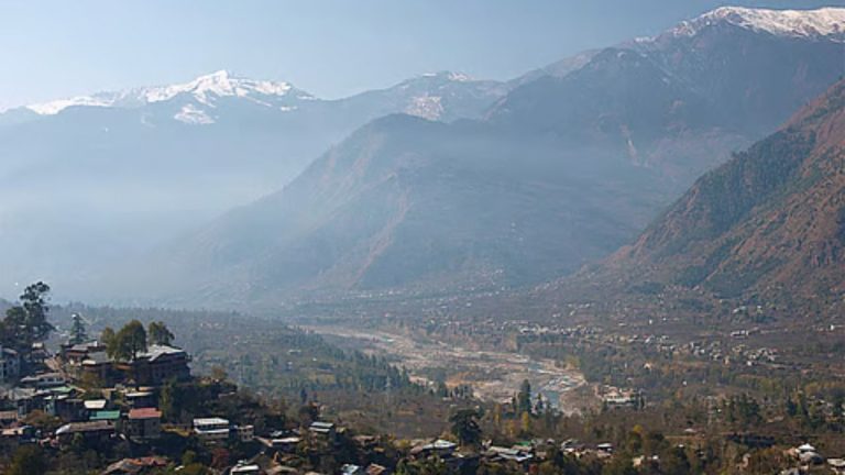 Weather Update: पहाड़ों से उतरी ठंड, मैदानों में भी कंपकंपी, जानिए कब होगी बारिश