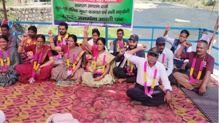 अल्मोड़ा में ऑपरेशन स्वास्थ्य के विरोध में देहरादून कूच, प्रदर्शनकारियों