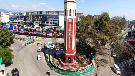 उत्तराखंड की राजधानी का हाल: कागजों में सड़कें दुरुस्त, धरातल