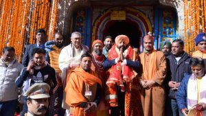 उत्तराखंड के राज्यपाल पहुंचे बाबा के दरबार, पुनर्निर्माण स्थलों का किया निरीक्षण, कहा- श्रद्धा के साथ अब विकास की भी तपस्या