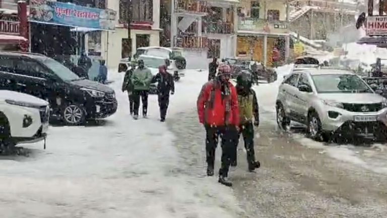 उत्तराखंड में ठंड की शुरुआत, पहाड़ों में बर्फबारी और मैदानी इलाकों में गर्मी की मार!