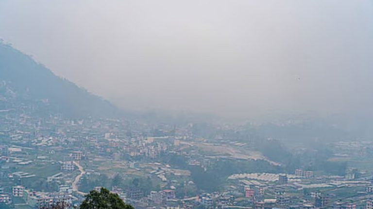 उत्तराखंड में दिवाली पर बढ़ा प्रदूषण, मौसम में आएगा बड़ा बदलाव, जानिये अपने शहर के मौसम का हाल