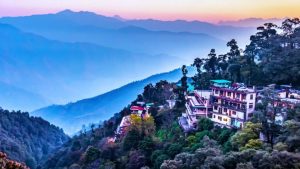 उत्तराखंड में मौसम का बदलता मिजाज: गुलाबी ठंड का आगमन, गर्म कपड़े हुए जरूरी