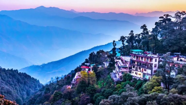 उत्तराखंड में मौसम का बदलता मिजाज: गुलाबी ठंड का आगमन, गर्म कपड़े हुए जरूरी