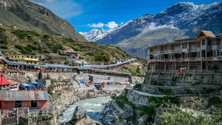 उत्तराखंड मौसम में बड़ा ट्विस्ट! पहाड़ों में बारिश, मैदानों में गुलाबी ठंड, जानिए मौसम का पूरा हाल