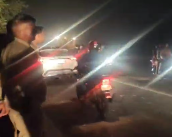 उत्तराखंड से बरेली जा रही श्रद्धालुओं से भरी बस हाईवे