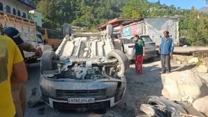 ऋषिकेश-बद्रीनाथ हाईवे पर कहर! शराबी चालक ने गाड़ियों को उड़ाया, बाइक बनी हादसे की शिकार