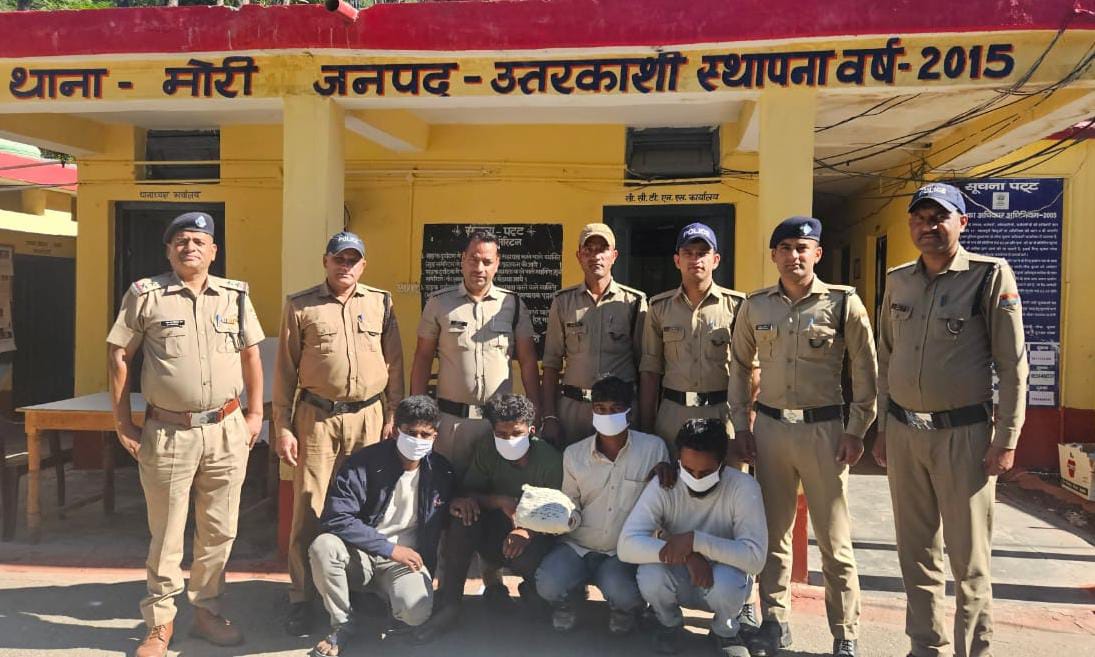 एक्शन: चार चरस तस्कर गिरफ्तार। 1 किलो 109 ग्राम चरस