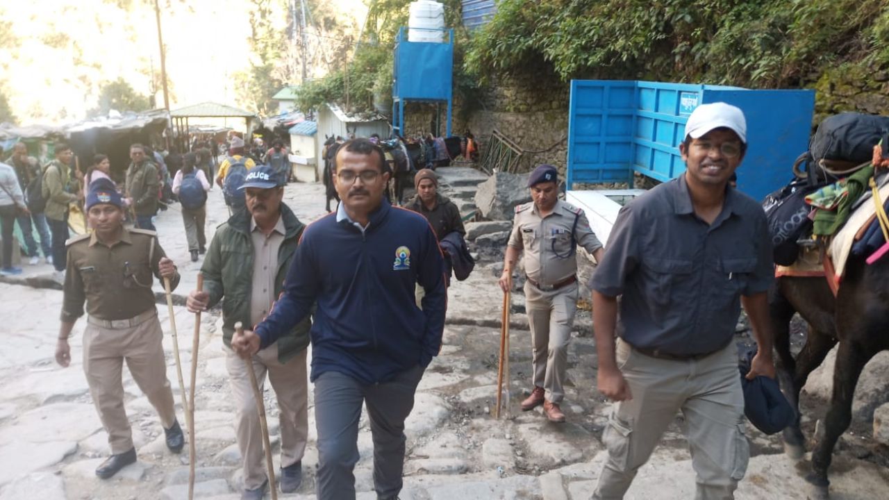 कपाट बंद, पर तैयारी चालू; SP अक्षय प्रल्हाद कोंडे ने पैदल पहुंचकर लिया केदारनाथ का जायजा