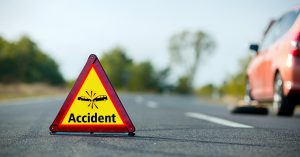 तेज रफ्तार कार की टक्कर से छात्रा गंभीर,ICUमें जिंदगी और