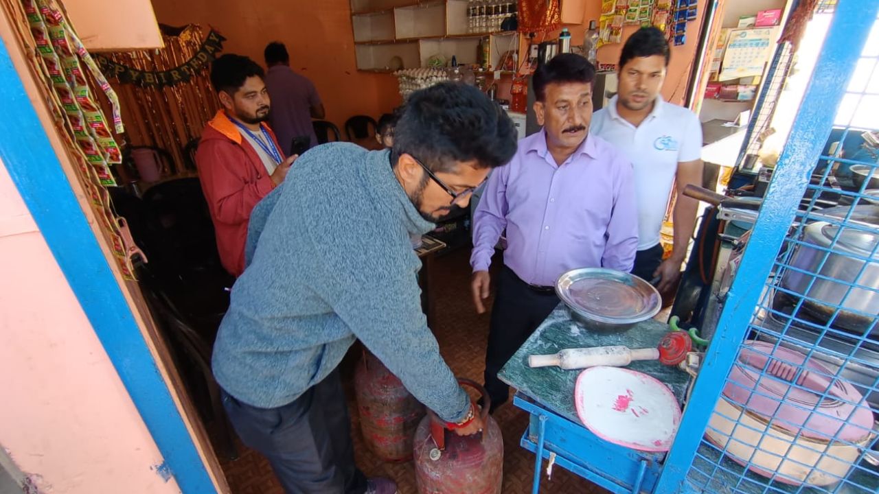 त्योहारों से पहले रुद्रप्रयाग में प्रशासन हुआ सख्त, खाद्य प्रतिष्ठानों