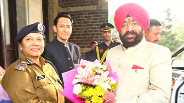 नैनीताल पहुंचे राज्यपाल गुरमीत सिंह, अधिकारियों ने किया गर्मजोशी से स्वागत