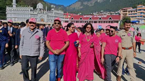 नैनीताल में ब्रेस्ट कैंसर जागरूकता के लिए निकली पिंक रैली, गूंजा संदेश जागरूक बनो सुरक्षित रहो