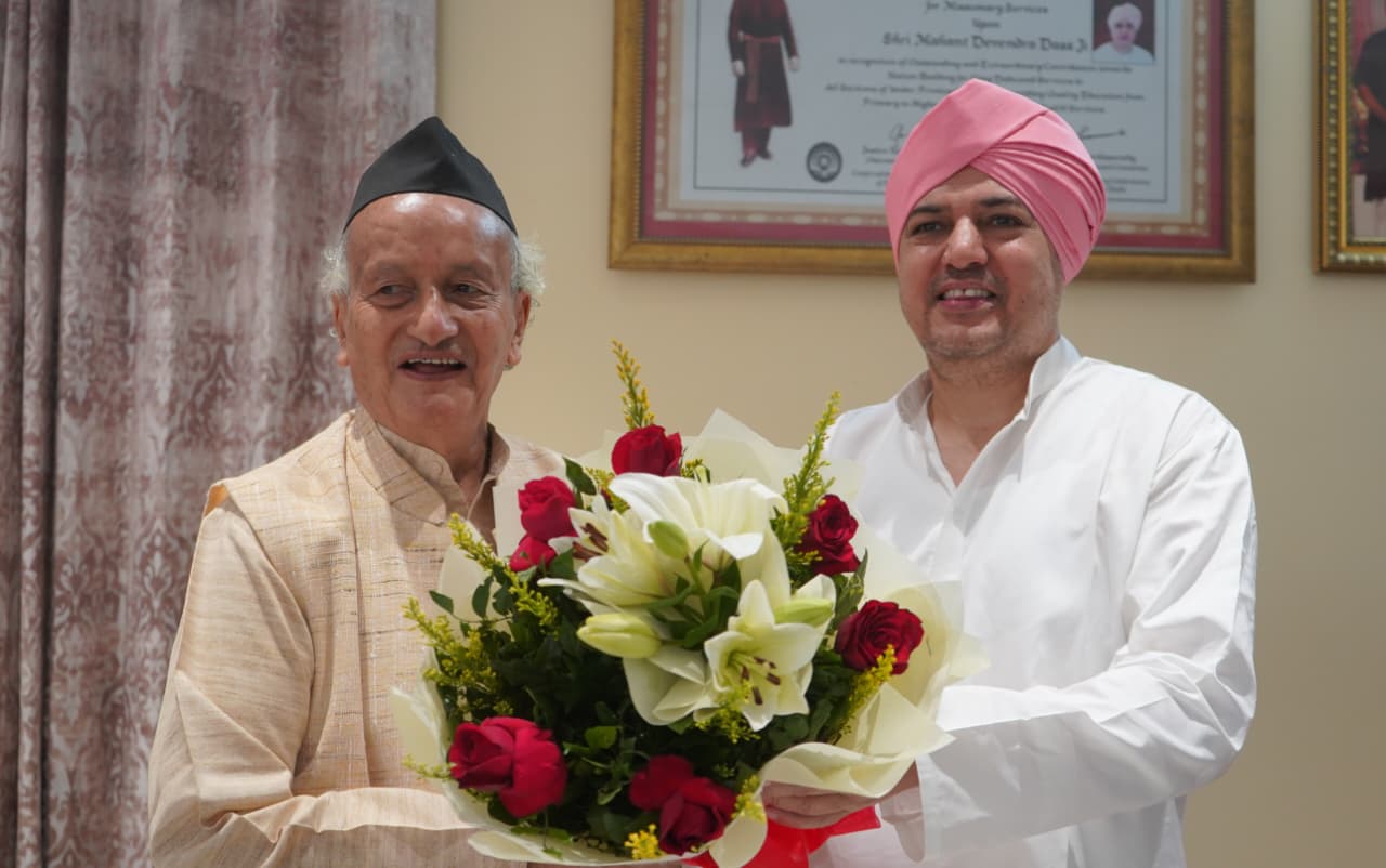 पूर्व मुख्यमंत्री उत्तराखण्ड एवम् महाराष्ट्र के पूर्व गर्वनर भगत सिंह कोश्यारी ने श्री दरबार साहिब में टेका मत्था