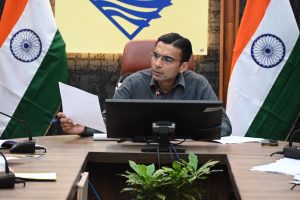 बड़ी खबर: दून में फर्जी राशन-आयुष्मान कार्ड मामले में डीएम