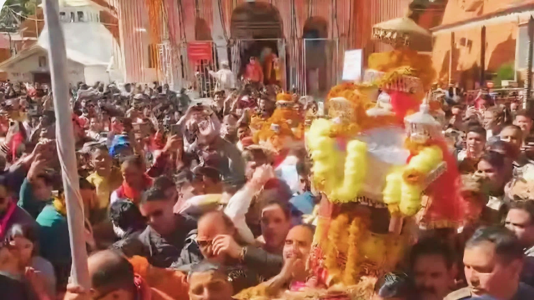 भैयादूज पर मां गंगा की डोली पहुंची मुखबा, पारंपरिक रीति