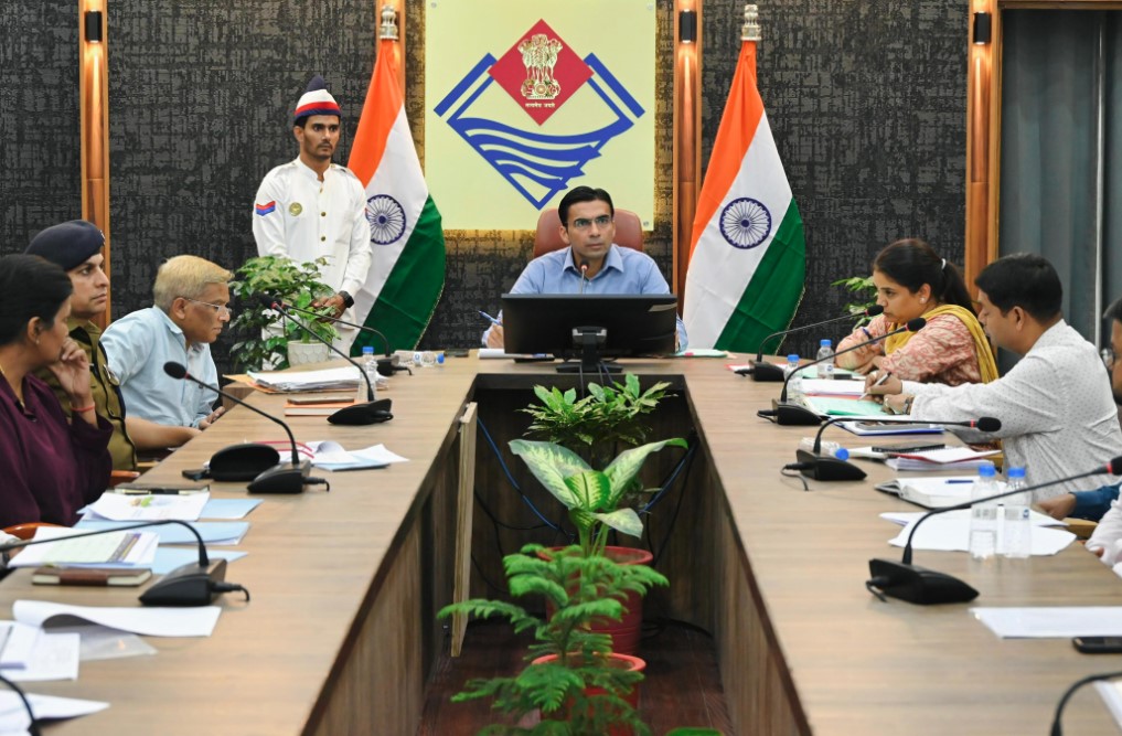 रोड कटिंग कार्यों पर रहेगी प्रशासन की कड़ी निगरानी- डीएम सविन बंसल