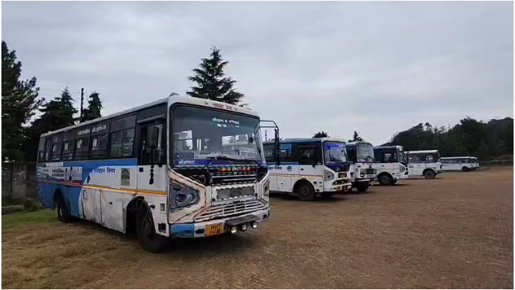 लोहाघाट डिपो में रोडवेज कर्मियों के गंभीर आरोप, बसों में