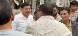 सड़क विवाद पर कांग्रेस-भाजपा आमने-सामने, धरना स्थल पर हुई नोकझोंक