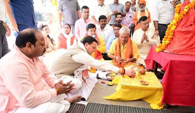 सीएम धामी ने खटीमा में छठ पर्व मनाकर दी शुभकामनाएं