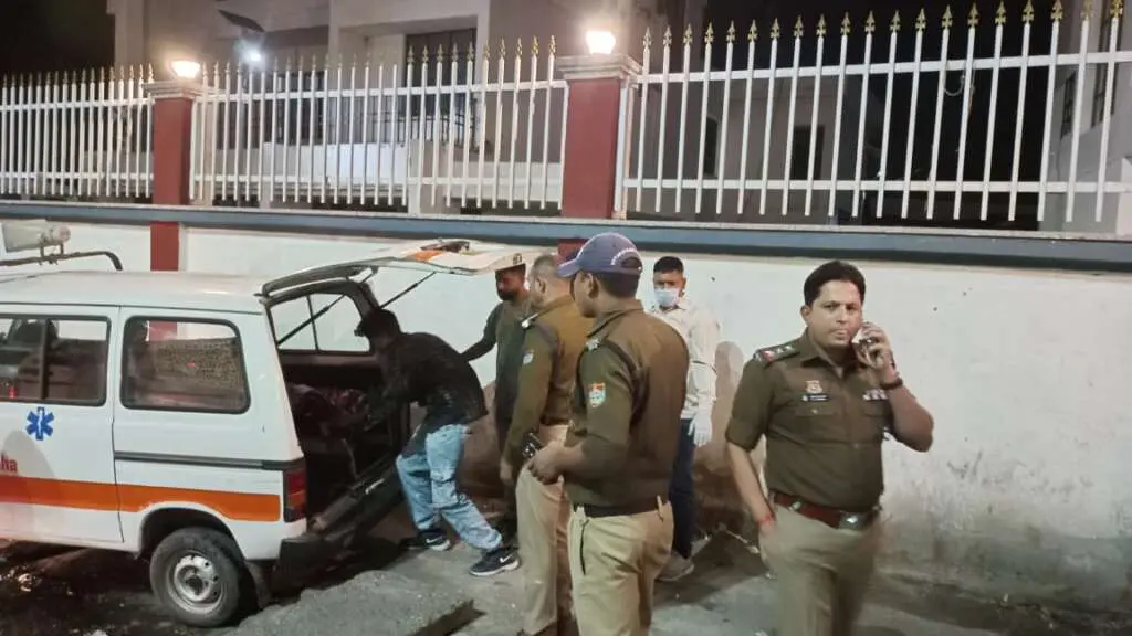 हल्द्वानी बेस अस्पताल के पास सड़क किनारे अज्ञात युवक का शव मिलने से सनसनी