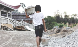 10 साल की बच्ची गंभीर हादसे का शिकार, जबड़े में