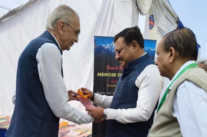 Biography of Vikram Sarabhai presented to Chief Secy Anand Bardhan
