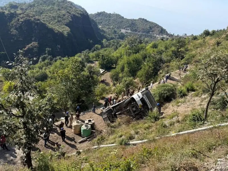 Bus falls into gorge near Kunjapuri, 5 dead, CM expresses