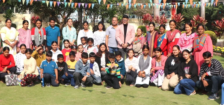 CIMS & UIHMT कॉलेज ने आपदा प्रभावित बच्चों के साथ