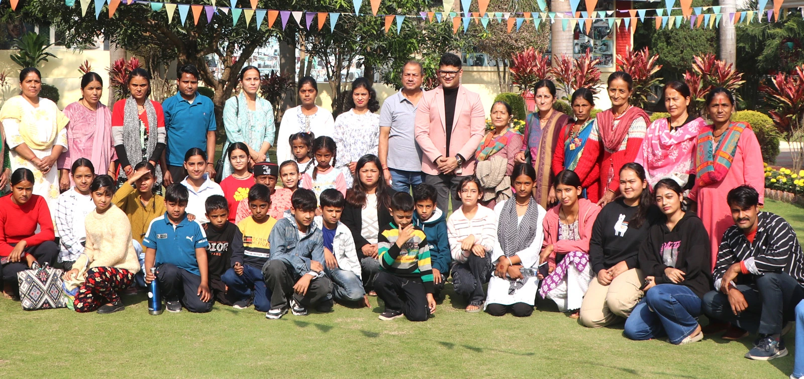 CIMS & UIHMT कॉलेज ने आपदा प्रभावित बच्चों के साथ