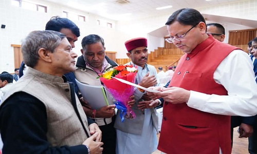 CM पुष्कर सिंह धामी ने जनता मिलन कार्यक्रम में सुनीं