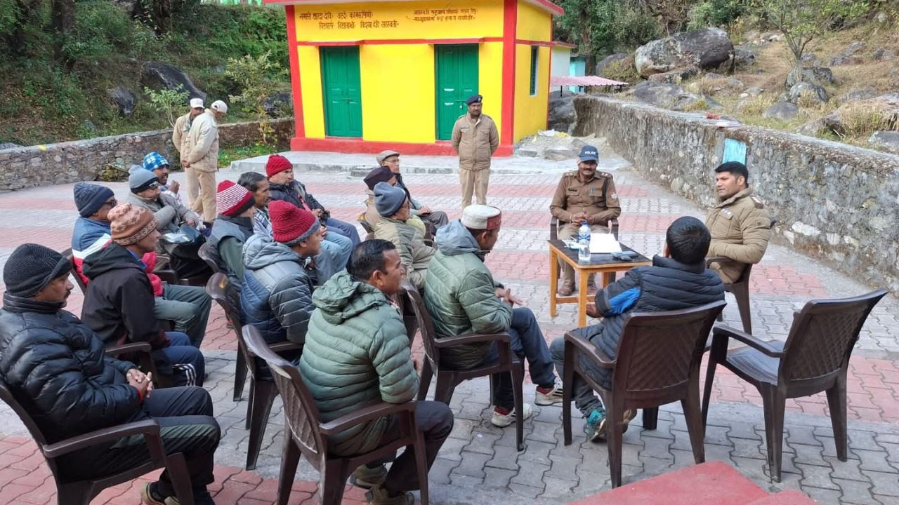 Chamoli: माता अनुसूया मेले को लेकर प्रशासन ने कसी कमर, जनप्रतिनिधियों संग की मीटिंग