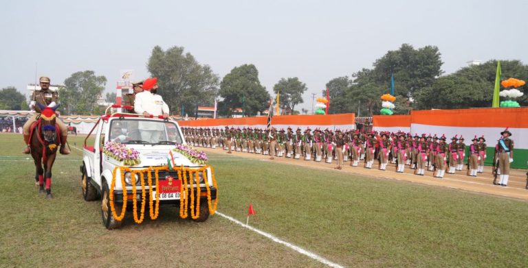 DEHRADUN : रैतिक परेड का सीएम धामी और राज्यपाल ने