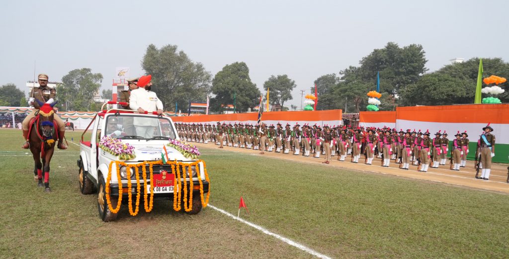 DEHRADUN : रैतिक परेड का सीएम धामी और राज्यपाल ने
