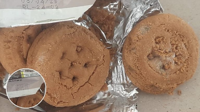 Dehradun: रजत जयंती समारोह में बाल विकास विभाग पर सवाल, एक्सपायरी बिस्किट वितरण से मचा हड़कंप