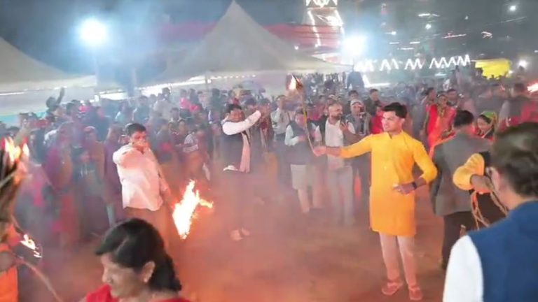 Igas Bagwal: रुद्रप्रयाग में धूमधाम से मना लोक पर्व इगास बग्वाल, भेलो और लोक गीतों ने बांधा समां