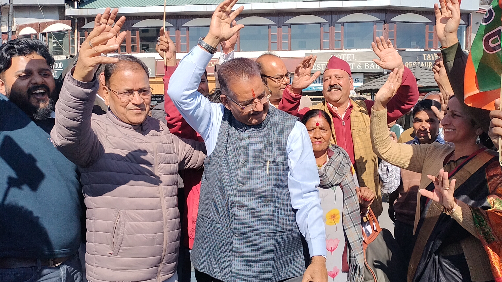 Minister Joshi joins BJP’s victory celebrations in Mussoorie