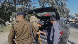 Ramnagar Traffic Police: चप्पे-चप्पे पर ट्रैफिक पुलिस की पैनी नजर, रामनगर में शुरू हुआ खास अभियान