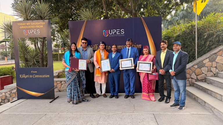 UPES कन्वोकेशन में शिखा ध्यानी को डायरेक्टर की उपाधि, शशांक