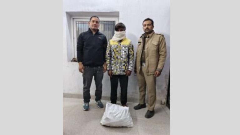 Uttarakhand Crime News: नैनीताल में अवैध शराब तस्कर गिरफ्तार, 70 पाउच टेट्रा पैक बरामद